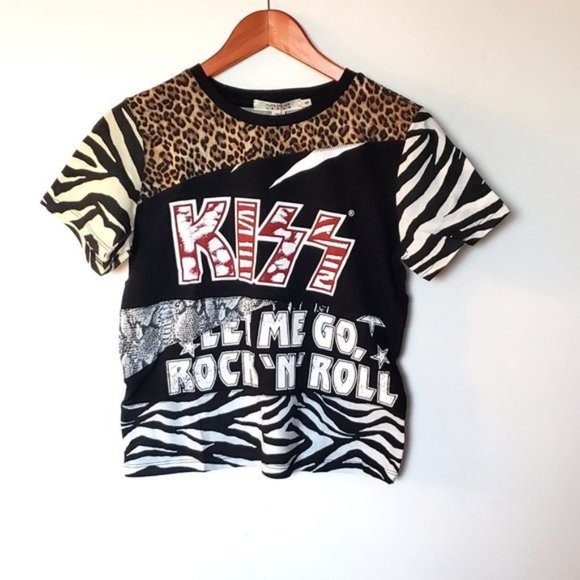 Alice + Olivia KISS Patchwork Concert Graphic Tee - Picture 5 of 13